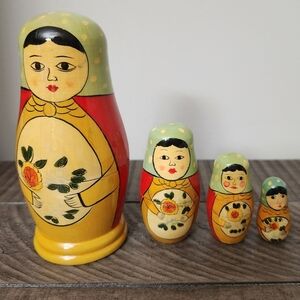 Hard to Find Vintage Nesting Dolls 4 Piece Handpainted Set